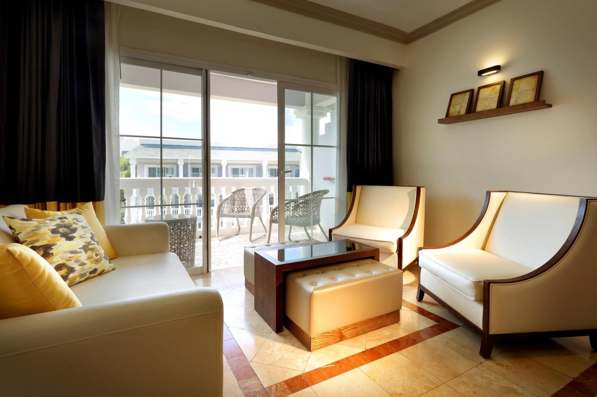 Junior Suite Beachside Ocean View,327040603:JPEG